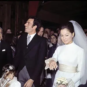 Singers Prints: BODA DEL CANTANTE JULIO IGLESIAS E ISABEL PREYSLER. 29/01/1971. ILLESCAS