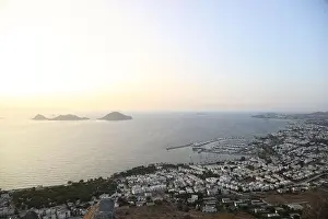 Cristo Prints: Bodrum, Turkey. 04 October 2023: Seaside town of Turgutreis and spectacular sunsets