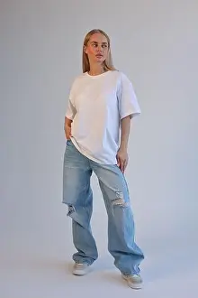Sneakers Prints: Full Body Shot Of Trendy Woman Wearing Ripped Jeans And Oversized Shirt In City Environment