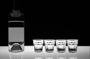 Glas Prints: bottle with glasses