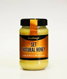 Blend Prints: Bradbury's Set Natural Honey. A delicate blend of delicious honeys!