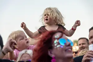Group Of People Prints: Brentwood Essex, 14th July 2018 Brentwood Music Festival 2018 at Brentwood Centre Credit Ian Davidson/Alamy Live News