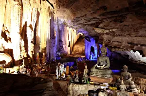 Strasse Prints: the Buddha Cave of Tham Pa Fa near the city of Tha Khaek in central Lao in the region of Khammuan in Lao