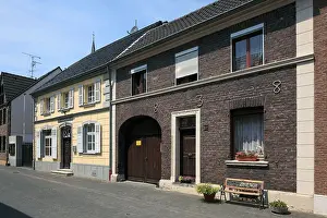 Buergerhaeuser in der Schlossstrasse in Dormagen-Zons, Niederrhein, Nordrhein-Westfalen