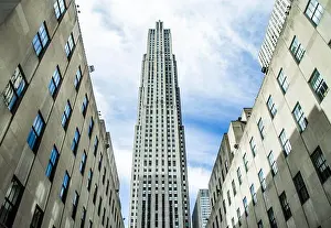 Manhatten Prints: buildings forming a v-pattern in New York