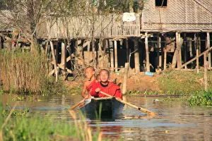Beds Prints: Burmese monks rowing a boat, Inle lake, Shan state, Myanmar, Southeast Asia
