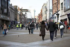 Leeds Prints: Busy street scene in Leeds, West Yorkshire