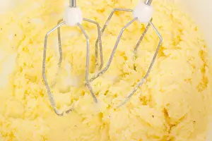 Vanilla Prints: Butter and sugar mixed with saffron in bowl
