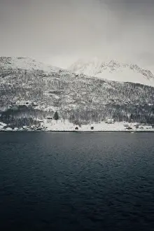 Brim Prints: Cabins on the sea front of the arctic ocean in the Lyngen Alps in Norway