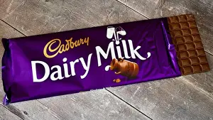 Cocoa Prints: Cadbury Dairy Milk Chocolate Gift Bar 850g