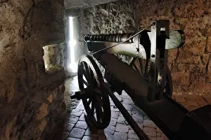 Loop Prints: canon in the medieval castle of Chillon