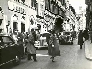 1950 Prints: Cars and passers-by in Via dei Condotti, Rome, Italy