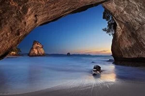 Images Dated 5th April 2014: Cathedral Cove at sunrise, Coromandel Peninsula, New Zealand