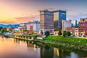 Images Dated 1st August 2019: Charleston, West Virginia, USA downtown skyline on the river at dusk