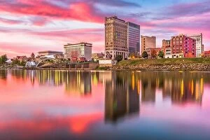 Images Dated 21st October 2017: Charleston, West Virginia, USA downtown skyline on the river at dusk