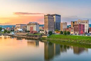 Images Dated 1st August 2019: Charleston, West Virginia, USA skyline on the Kanawha River at dusk