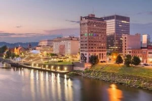 Images Dated 1st August 2019: Charleston, West Virginia, USA skyline on the Kanawha River at dusk