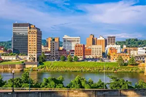 Charleston, West Virginia, USA skyline on the Kanawha River