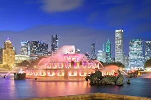 Images Dated 11th May 2018: Chicago, Illinois, USA skyline and fountain at dusk