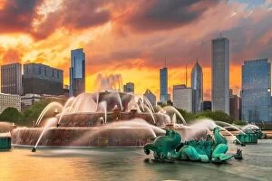 Images Dated 11th May 2018: Chicago, Illinois, USA skyline and fountain at dusk