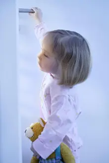 Latch Prints: Child, girl, sleepwalking, 4-6 years