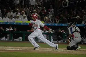 Primer Prints: Chris Roberson de Mexico, durante el primer dia de acción en la Serie del Caribe 2013