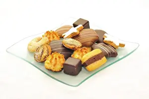 Plain Colored Background Prints: Christmas cookies on a glass plate. Christmas biscuits with decoration