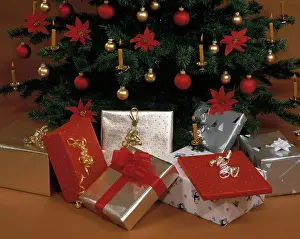 Things Prints: Christmas, decorated Christmas tree, presents