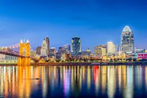 Cincinnati, Ohio, USA skyline on the river at dusk