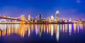 Cincinnati, Ohio, USA skyline on the river at dusk