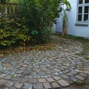 Paving Prints: Circular paving stones in small courtyard