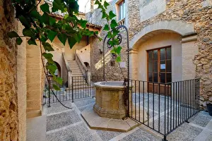 Values Prints: claustro, Antic hospital i oratori de Campos