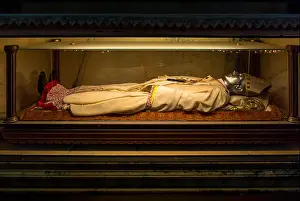 Milano Prints: Clear class tomb containing the remains of a deceased archbishop tomb in Milan Cathedral