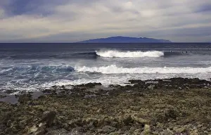 Canarian Prints: Coast with turbulent waves in front of a distant island (La Gomera) on the horizon