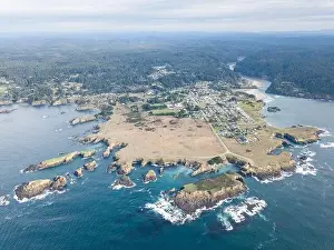 The cold water of the Pacific Ocean washes onto the coast of Mendocino in Northern California. This coastal part of the U.S. is incredibly beautiful