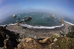Images Dated 7th July 2017: The cold waters of the Pacific Ocean wash against the scenic and rugged coastline in Sonoma