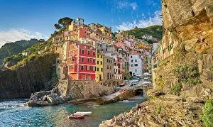 Images Dated 16th May 2016: Colorful houses in Riomaggiore, Cinque Terre National Park, Liguria, Italy, UNESCO