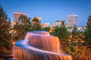 Columbia, South Carolina, USA downtown skyline and park at dusk