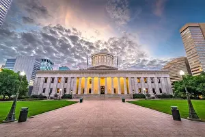Columbus, Ohio, USA downtown at the Ohio Statehouse in the morning