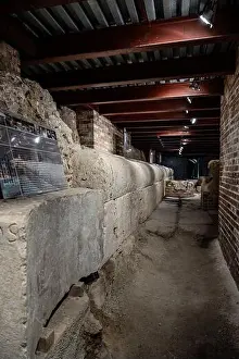 Molise Prints: This complex testifies to what remains of the Italic temple from the second half of the third century BC