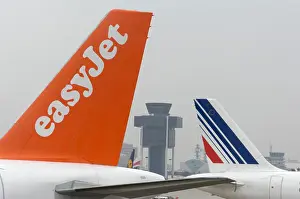 Communicating Prints: control-tower with easyJet and Air France AFR A320 tails