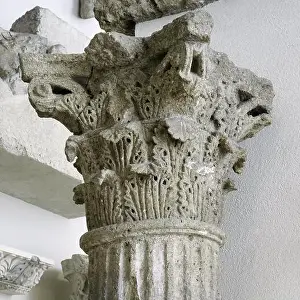 Corinth Prints: Corinthian capital decorated with acanthus leaves