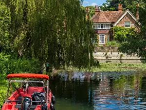 Mill Cottage (George Michael old home), River Thames, Goring-on-Thames, Oxfordshire, England, UK, GB