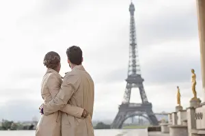 20 25 Prints: Couple admiring Eiffel Tower, Paris, France