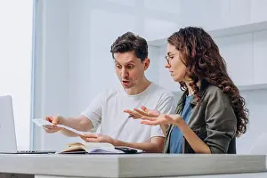 Argue Prints: Couple of brunette wife