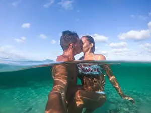 Good Weather Prints: Couple in love bathing in the sea taking a photo