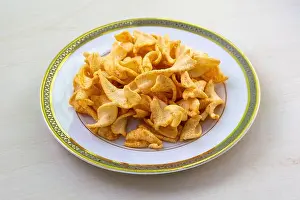 Twisty Prints: Crispy twist potato chips or aloo chips with tomato and paprika flavor