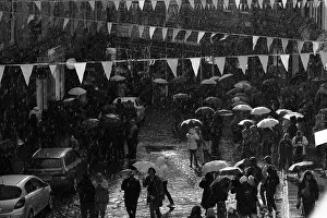 City Street Prints: Crowds with umbrellas walk in the rain on Victoria Street