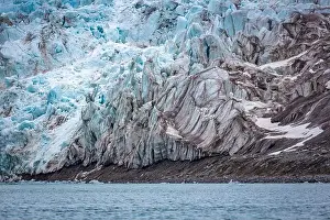 Magdalensfjorden Prints: cruising in the Arctic in the Magdalensfjord on Svalbard along a glacier
