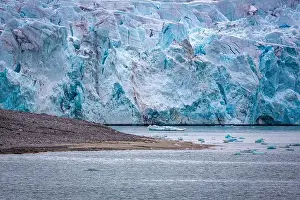 Magdalensfjorden Prints: cruising in the Arctic in the Magdalensfjord on Svalbard along a glacier